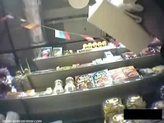 Hapon maninilip bista mula sa ilalim ng palda limousine panti spycam nakatago camera petisismo asyano