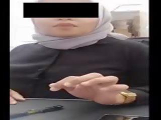 Hijab lassie met groot tieten heats zijn chap bij werk door webcam
