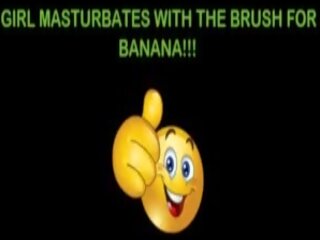 Sexy tiener masturbeert met de brush voor mijn groot banaan